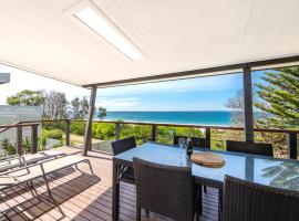Aqua Vista - beachfront 4BR Home with ocean views, hotel in Vincentia