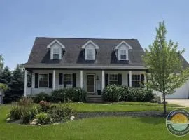 Chic Lake Geneva Retreat Spring & Summer Getaway Near Lake & Golf