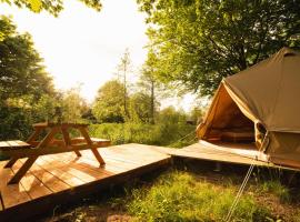 Glamping belltent in het groen, camping de luxo em Zeewolde