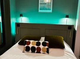 HENRI, Reims centre, calme et confort