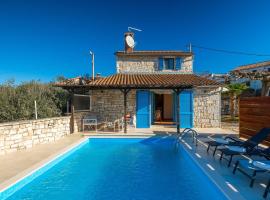 Rustic villa casa Nadalina with pool in Visnjan, hotel din Rapavel