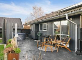 Beautiful Summer House From 2008 Outdoor Spa, &xi;&epsilon;&nu;&omicron;&delta;&omicron;&chi;&epsilon;ί&omicron; &mu;&epsilon; &upsilon;&delta;&rho;&omicron;&mu;&alpha;&sigma;ά&zeta; &sigma;&epsilon; Yd&oslash;