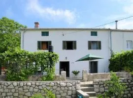 Holiday Home Gemütliches Ferienhaus Viskic by Interhome