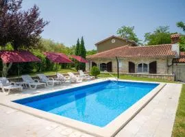 Holiday Home Gemütliches Ferienhaus in Ružići mit Offenem Kamin by Interhome