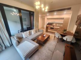 Luxury 2BR with Private Garden Marassi Living โรงแรมในRayyā