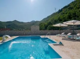 Holiday Home Villa Elin mit großem- privatem Pool in Seoca by Interhome