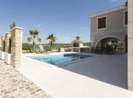 Holiday Home Villa Elena mit Pool- nur 60 Meter zum Meer by Interhome