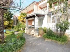 Apartment Wohnung 'Ivaana' mit Privatparkplatz by Interhome