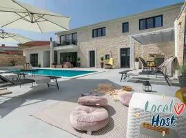 Holiday Home Designer Villa Simone - Modern und Heritage Style by Interhome