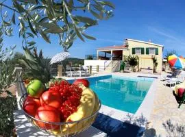 Holiday Home Geräumige Ferienvilla mit Pool und Meerblick by Interhome