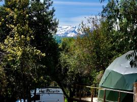 Glamping Domo Tinaja y Piscina Climatizada II, hotel em Molina