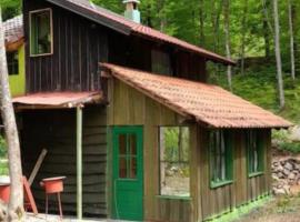 Holiday Home Green Side Cottage, hotel en Otruševec