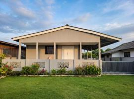 3 Bedrooms Bungalow by Bayu Takir, bungalow ở Kuala Terengganu