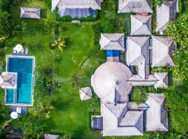 Istana Semer - Balinese Style Private Event Villa, with Large Pool, Gardens and Cook - Near to Canggu & Seminyak, hotel a Kerobokan