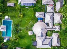 Istana Semer - Balinese Style Private Event Villa, with Large Pool, Gardens and Cook - Near to Canggu & Seminyak