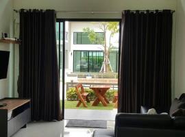 Shalom Casa Seaside Rayong, vacation home in Ban Chak Phai