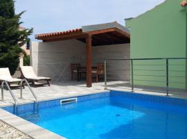 Apartment Wohnung in Ljubač mit Großem Garten by Interhome، فندق في Krneša