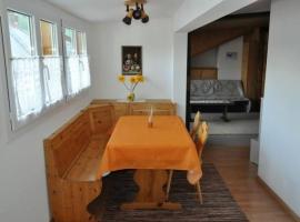 Apartment Haus Mattaboni by Interhome, hotel di Zernez