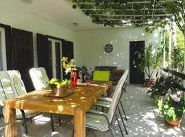 Holiday Home Karmen auf zwei Ebenen mit Garten by Interhome