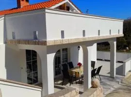 Holiday Home in Kampor mit Privatparkplatz by Interhome