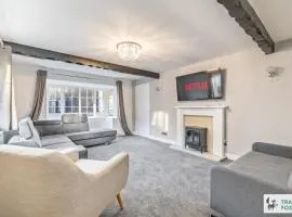 Cheadle Cottage - Hot Tub and Pool Table!