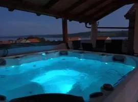 Holiday Home Jacuzzi Haus by Interhome