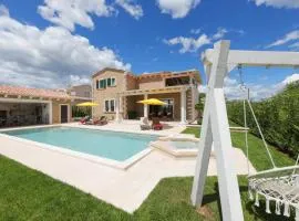 Rustic Villa Jakob with pool in Tinjan