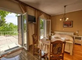 Apartment Appartement Helena mit Entspannung im Whirlpool by Interhome