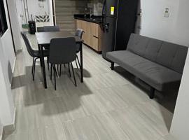 Alojamiento a 40 minutos del Parque del Café, hotell i Calarcá