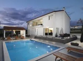 Holiday Home Villa Euphoria mit Pool- Sauna und Whirlpool by Interhome