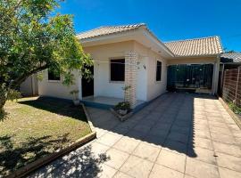 Casa aconchegante perto do mar em Imbé、インベーのホテル