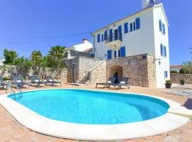 Holiday Home Steinvilla Margaret mit Pool und besonderem Flair by Interhome