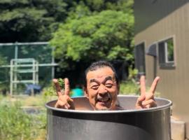 Viesnīca ログハウス1棟貸し持込み自由サウナや露天風呂にバーべキュウや薪ストーブや焚火を思いっ切り楽しむ pilsētā Kashima