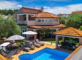 Beautiful Villa Sabrina with pool in Visnjan