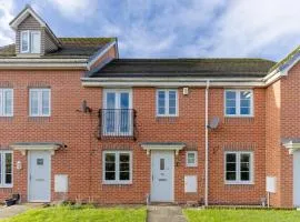 FREE parking, LARGE House for Contractors & Families, Sleeps 7, 25 mins to MANCHESTER & LIVERPOOL