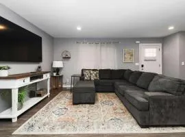 Bright Open Plan Home, Covered Patio, Trail Access