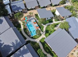 Rock & Lune Boutique Villas, Hotel in Baan Tai