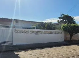 Casa com Piscina Pet Friendly em Itanhaém Até 10 Pessoas