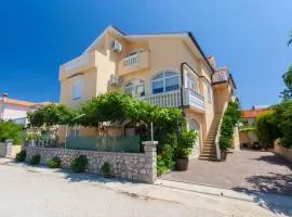 Apartment App mit Meerblick und Pool für 2-4 Personen by Interhome