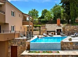 Holiday Home Villa Mosor mit beheiztem Salzwasserpool und Sauna by Interhome