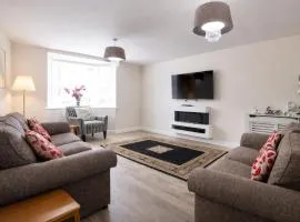 Spacious 4 Bedroom House in Milton Keynes with Home Office and Free Parking