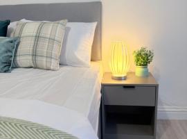 Comfy room near town centre and station, hotel en Luton