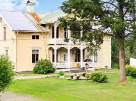 9 person holiday home in KÄLARNE