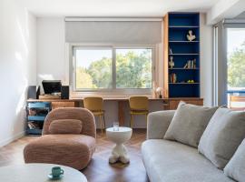 Modern Luxury 2BR|Park View & Balcony, hôtel à İncirli