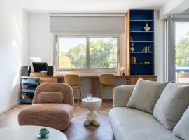 Modern Luxury 2BR|Park View & Balcony