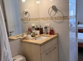 Comodo Depto en el Centro de la ciudad jardín a un minuto de terminal de buses