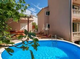 Holiday Home mit Balkon und Terrasse sowie Meerblick by Interhome