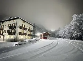 Cervinia House - Alpine Apartments & Chalet