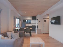 AURA YUZAWA Apartment Hotel - Spacious 1Bedroom Apartment with Large Living Room Sleeps 4 to 6, Bedroom with 2-Double Beds, Living Room with 1-Double Bed & 1-Sofa Bed, hotel v destinaci Juzawa