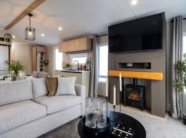 The Pines 2 Bedrooms, Hotel in Northwich